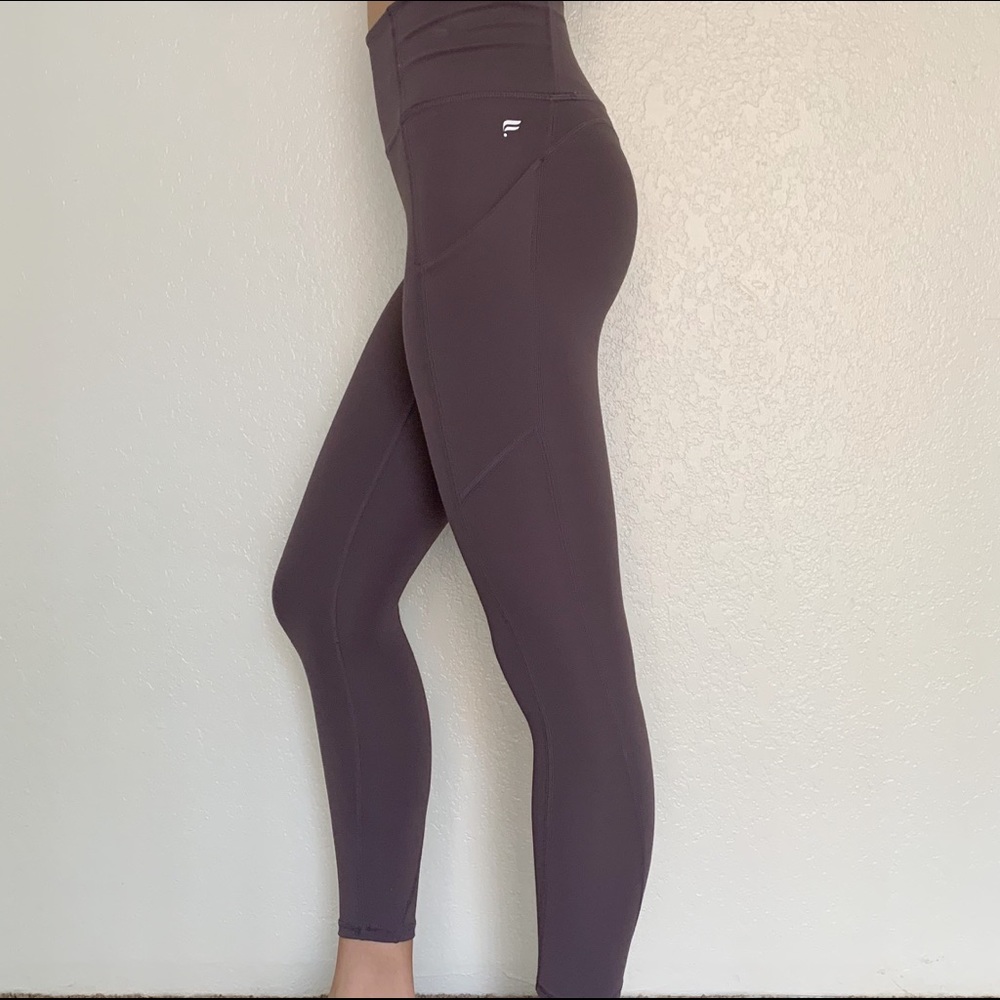 Fabletics Oasis High Waisted Pocket 7/8 Leggings